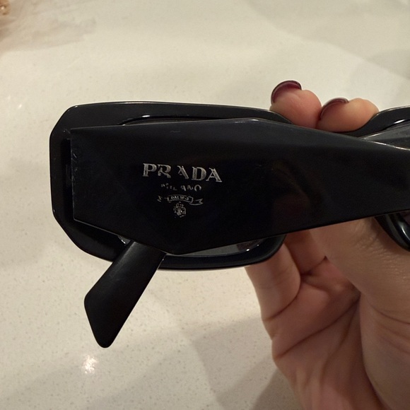Prada sunglasses - Picture 4 of 11